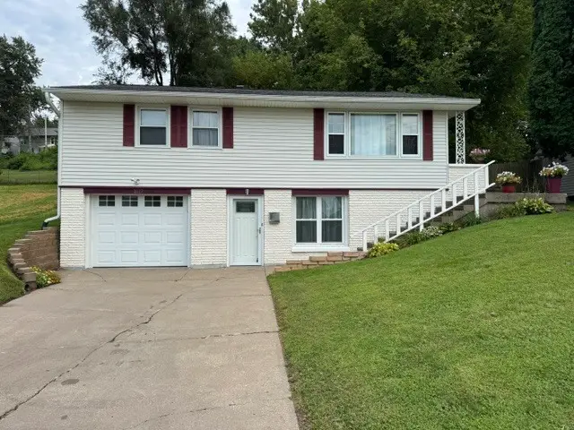 1117 Briarcliff Lane, Clinton, IA 52732 - #1