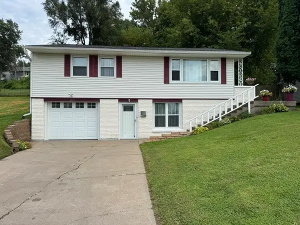 1117 Briarcliff Lane, Clinton, IA 52732