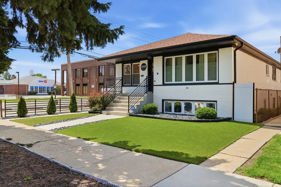 6242 S Mulligan Avenue, Chicago, IL 60638 - #2