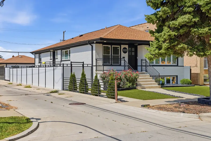 6242 S Mulligan Avenue, Chicago, IL 60638 - #3
