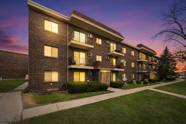 940 N Rohlwing Road #201A, Addison, IL 60101
