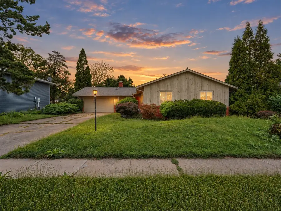 1913 Moraine Drive, Champaign, IL 61822 - #2