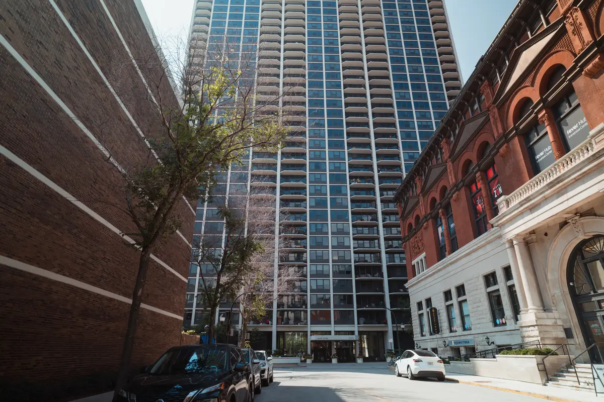 1560 N Sandburg Terrace #1506, Chicago, IL 60610 - #1