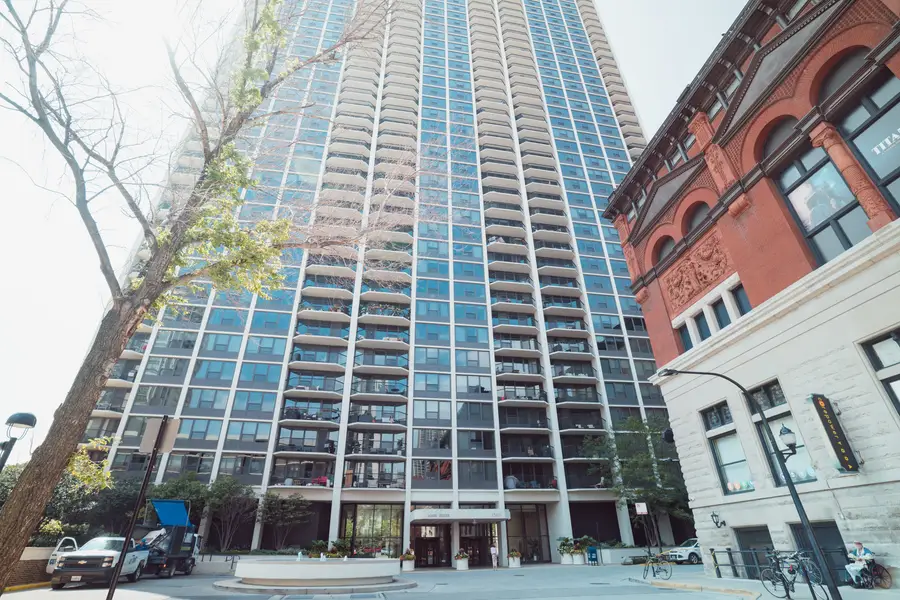 1560 N Sandburg Terrace #1506, Chicago, IL 60610 - #2