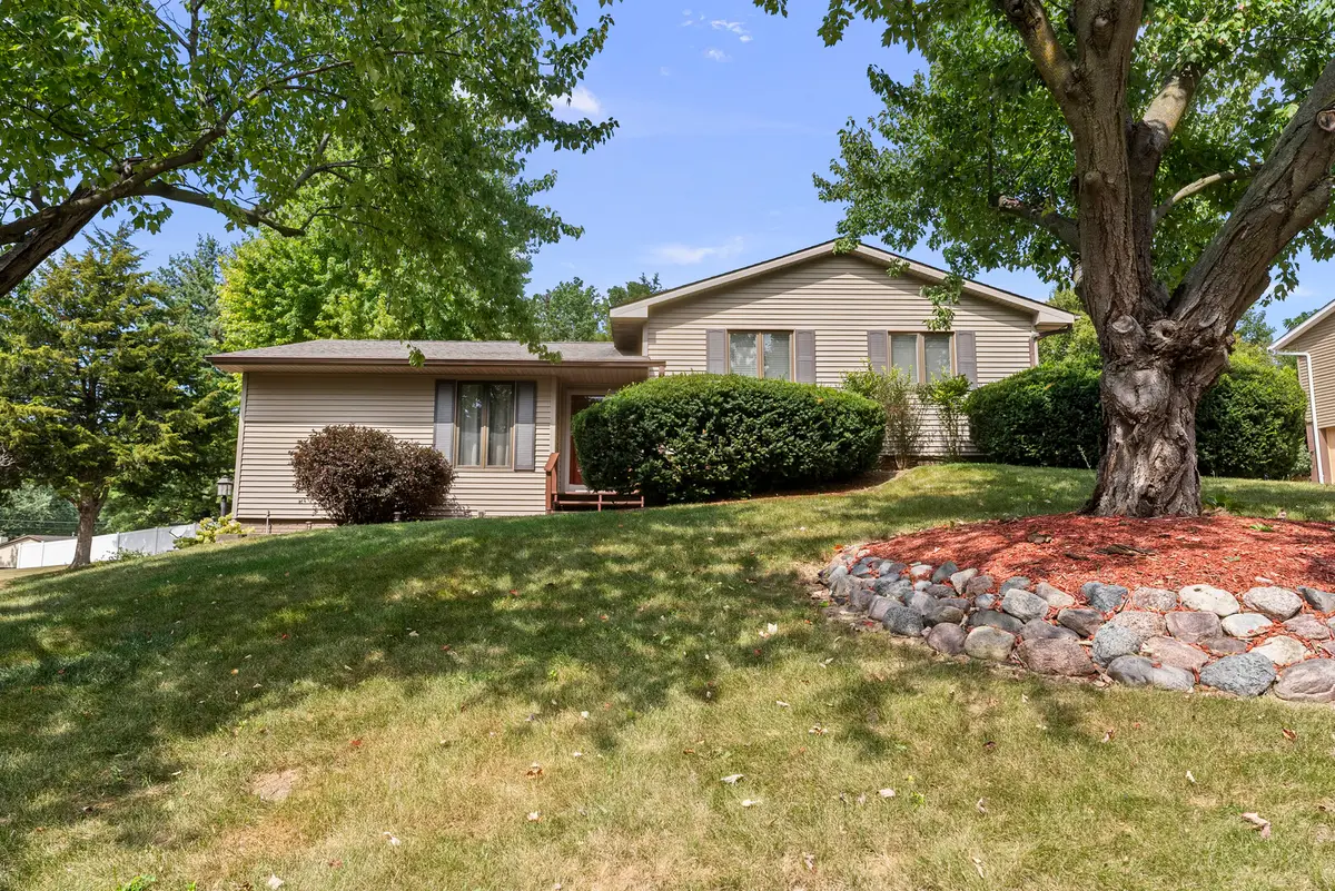 1714 Winding Hill Road, Davenport, IA 52807 - #1