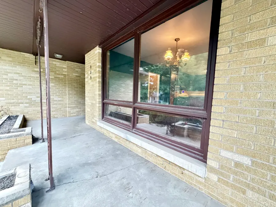 909 W Washington Street, Clinton, IL 61727 - #2