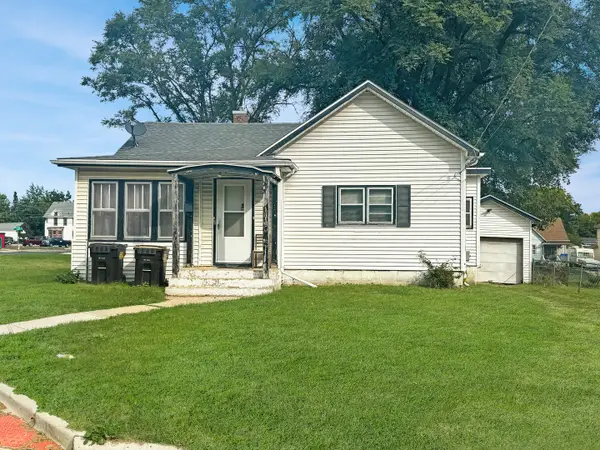 611 S Adams Avenue, Freeport, IL 61032