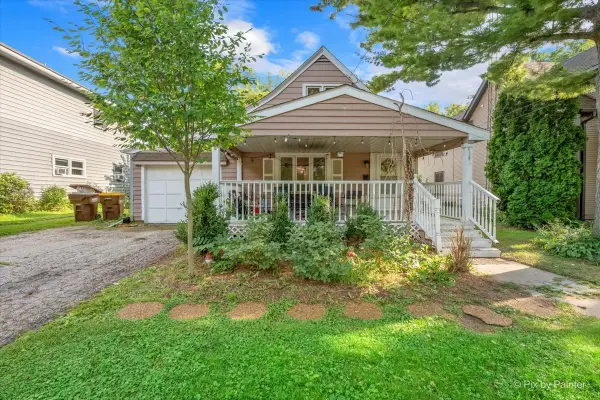 434 E Calhoun Street, Woodstock, IL 60098