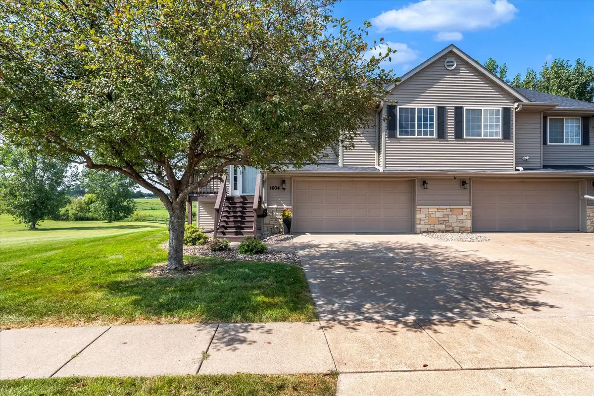 1604 E Lomar Street, Eldridge, IA 52748 - #1