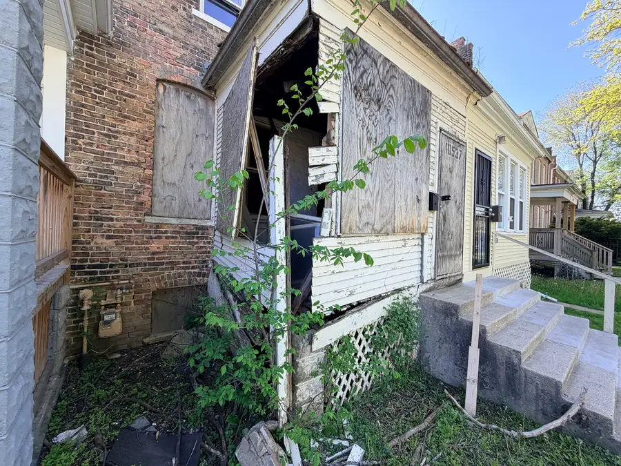 10537 S Corliss Avenue, Chicago, IL 60628 - #2