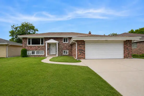 562 N Plamondon Drive, Addison, IL 60101
