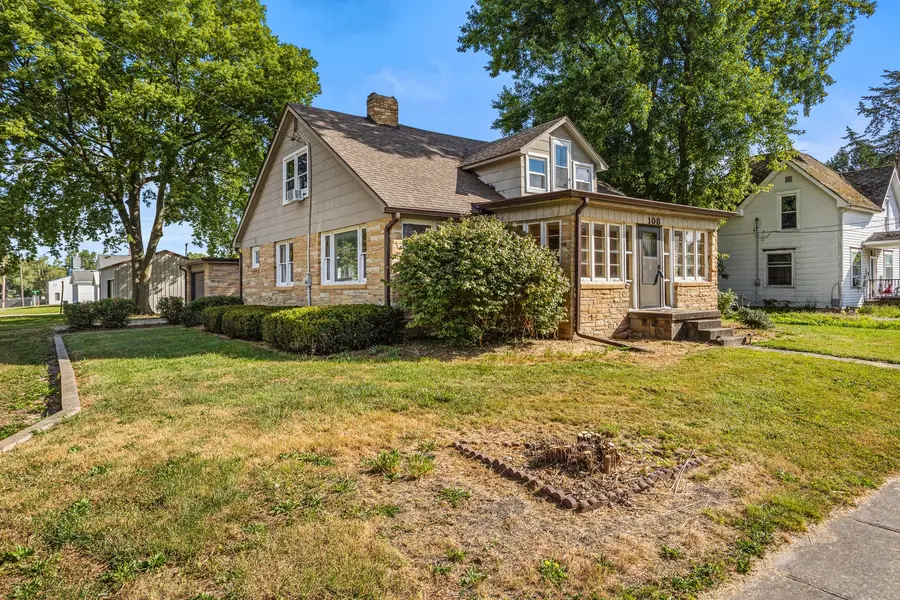 108 W Sangamon Street, Fisher, IL 61843 - #3