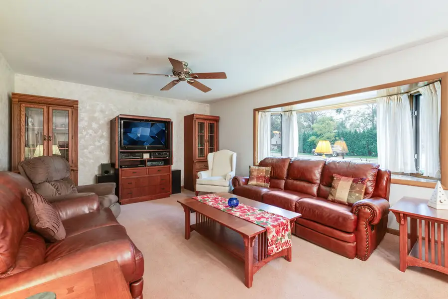 209 N Richmond Avenue, Clarendon Hills, IL 60514 - #2