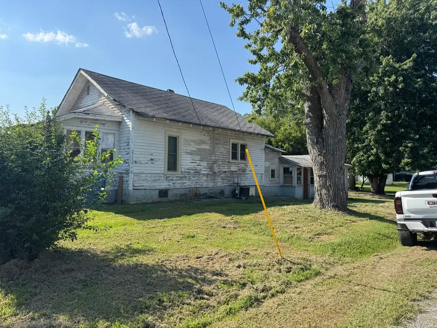 513 E Smith Street, Benton, IL 62812 - #2