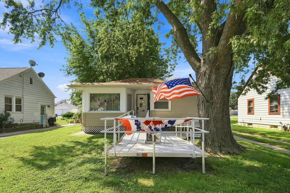331 W 29th Street, Davenport, IA 52803 - #1