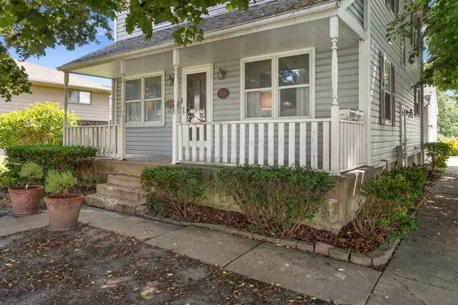706 Old Indian Trail, Aurora, IL 60506 - #2