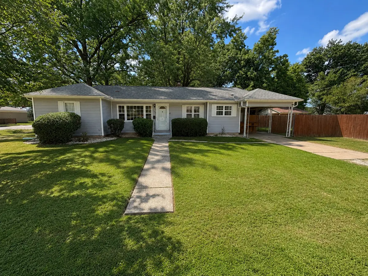 320 Anderson Street, Centralia, IL 62801 - #1