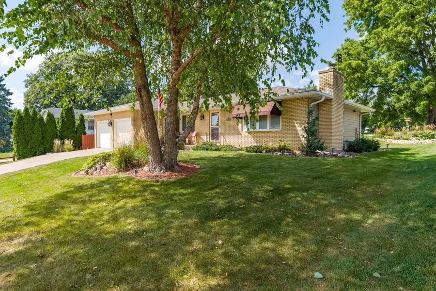 2226 E 33rd Street, Davenport, IA 52807 - #3