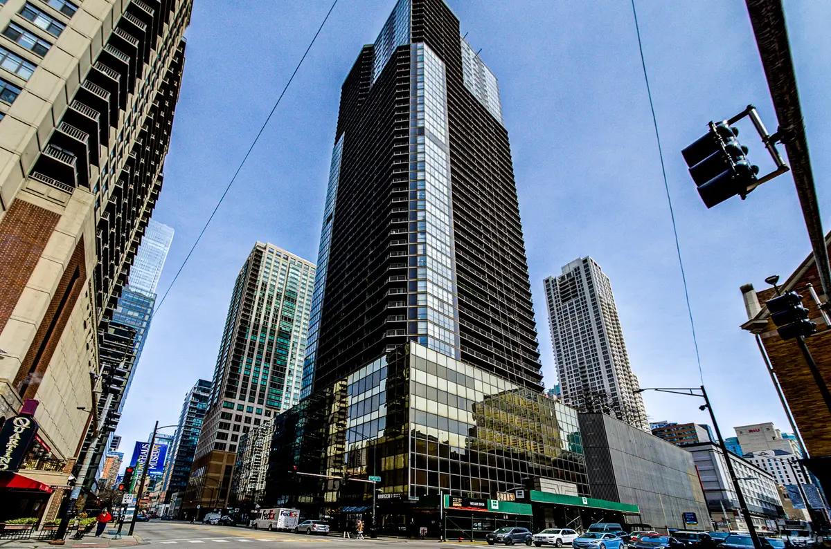 10 E Ontario Street #4005, Chicago, IL 60611 - #1