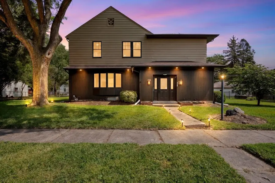2217 15 1/2 Street, Rock Island, IL 61201 - #2