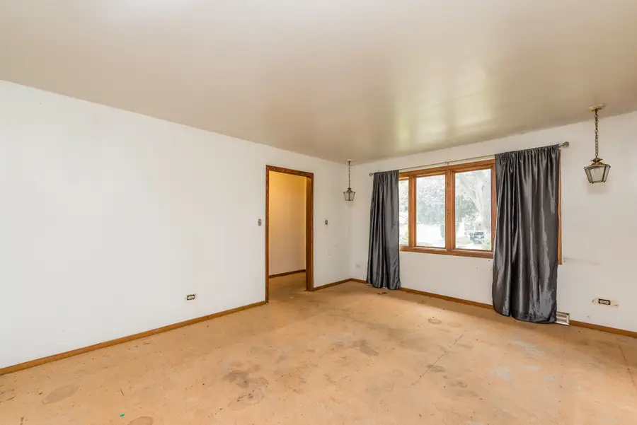 2715 Hyde Park Avenue, Waukegan, IL 60085 - #3