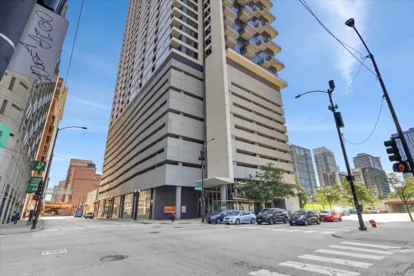 235 W Van Buren Street #2007, Chicago, IL 60607