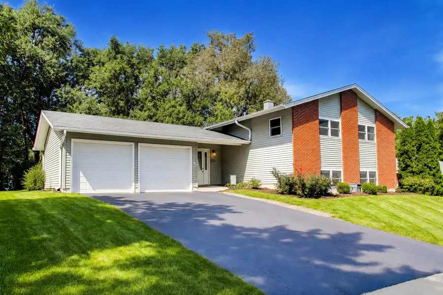 6402 Bradley Drive, Woodridge, IL 60517 - #3