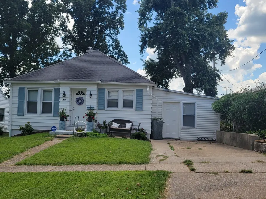 206 Freeman Street, Anna, IL 62906 - #2