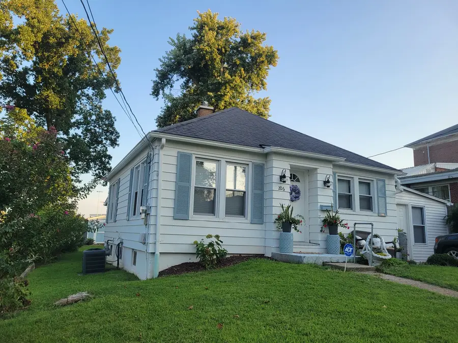 206 Freeman Street, Anna, IL 62906 - #3