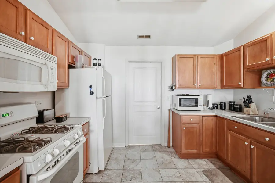 657 S Curran Road, Round Lake, IL 60073 - #2