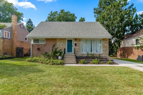 18516 Clyde Road, Homewood, IL 60430