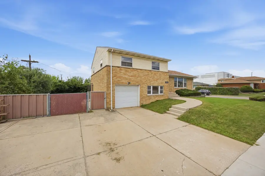 1670 N 5th Avenue, Melrose Park, IL 60160 - #2