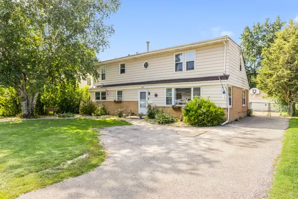 309 E Walnut Street, Roselle, IL 60172