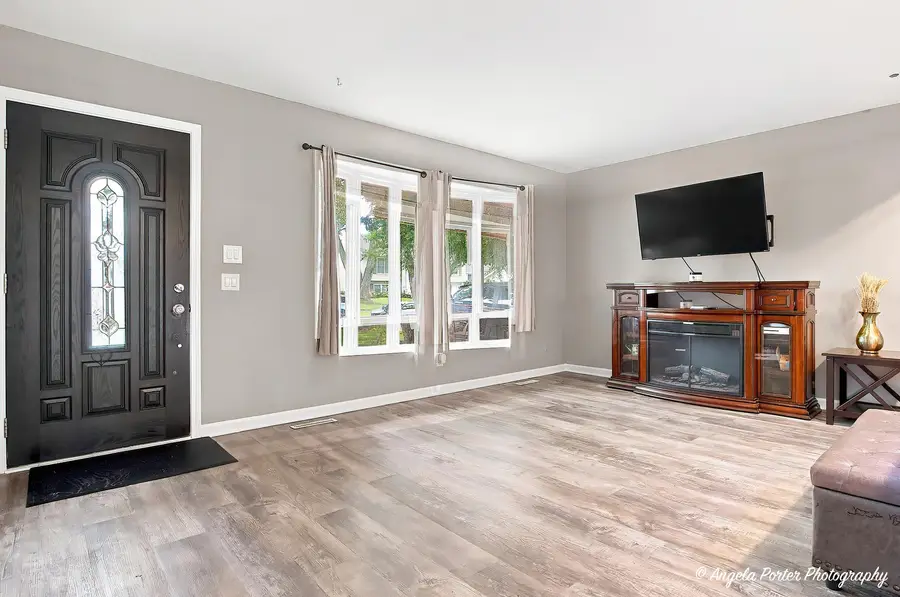512 Silbury Court, McHenry, IL 60050 - #2