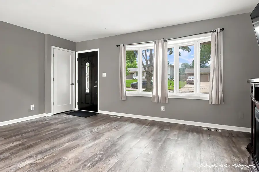 512 Silbury Court, McHenry, IL 60050 - #3