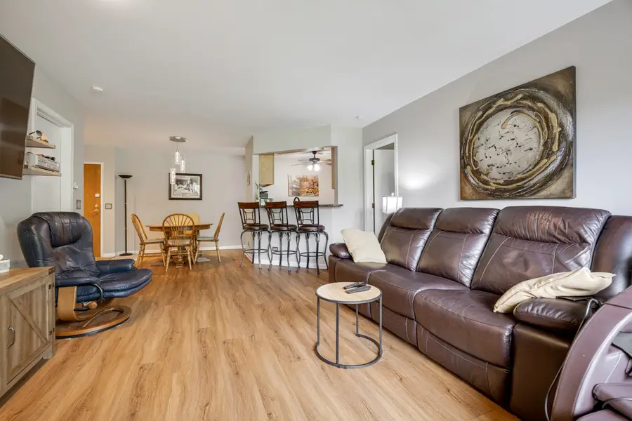 805 Leicester Road #106, Elk Grove Village, IL 60007 - #3