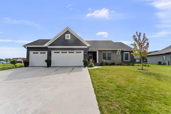 7149 Alvie Lane, Bettendorf, IA 52722