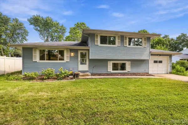1612 Forrest Boulevard, St. Charles, IL 60174