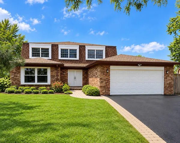 11 Birchwood Avenue, Deerfield, IL 60015