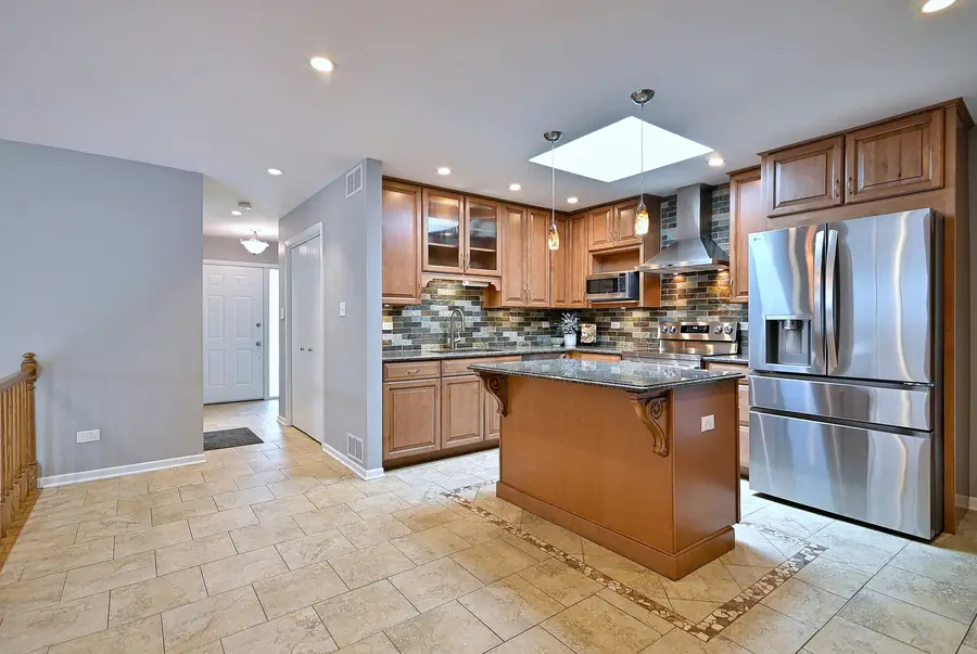 712 67th Street, Darien, IL 60561 - #3