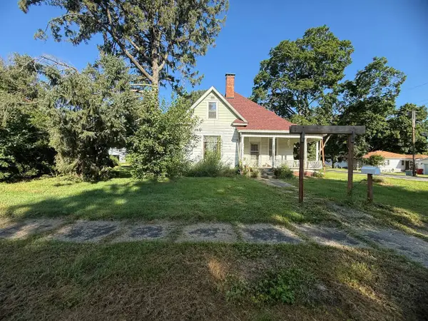 251 S Division Street, Virginia, IL 62863