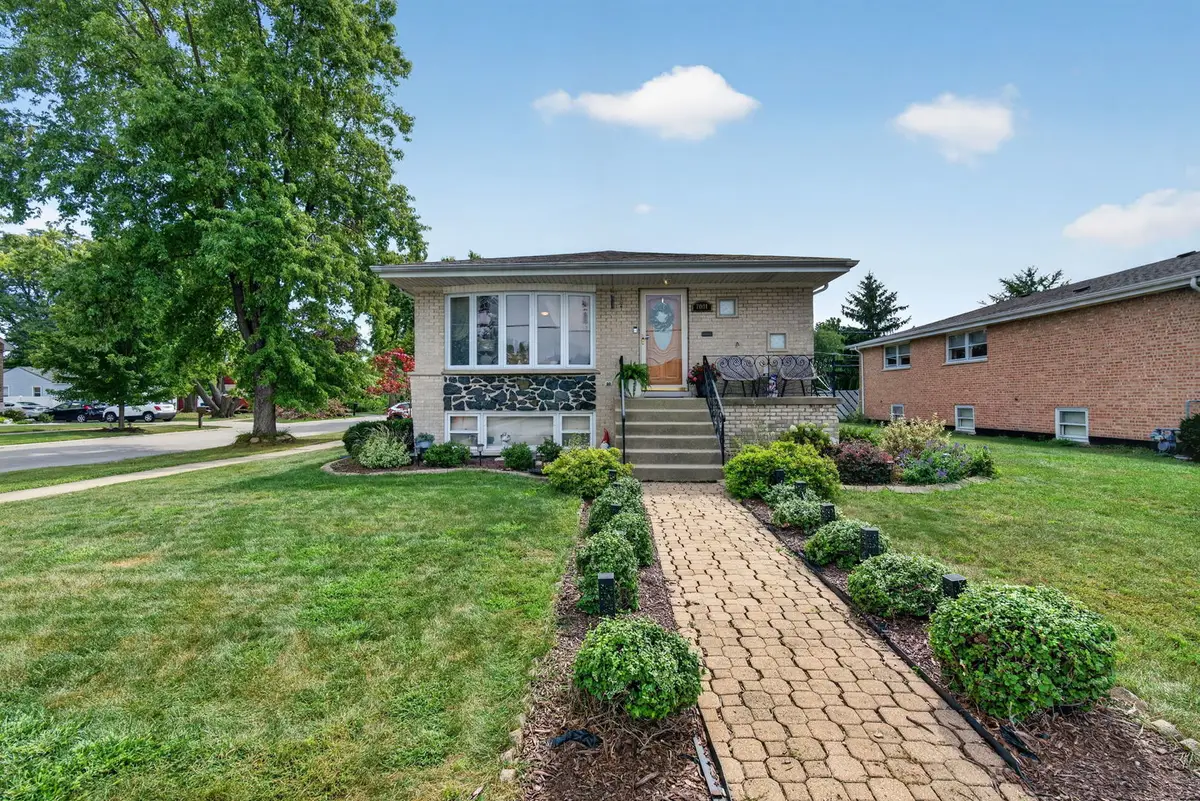 7001 W 81st Street, Burbank, IL 60459 - #1