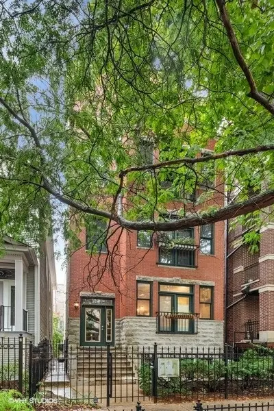 857 W Roscoe Street #2, Chicago, IL 60657 - #2