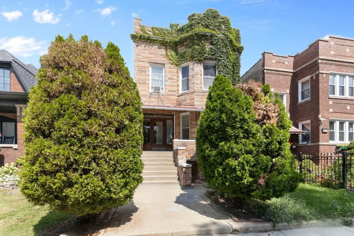 4018 W Oakdale Avenue, Chicago, IL 60641 - #1