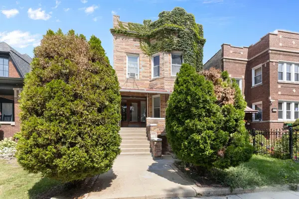 4018 W Oakdale Avenue, Chicago, IL 60641