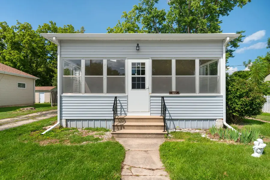 107 E Prairie Street, Plano, IL 60545 - #3