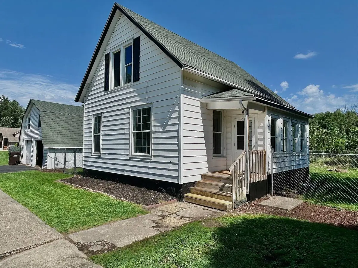 335 5th Street, Capron, IL 61012 - #1