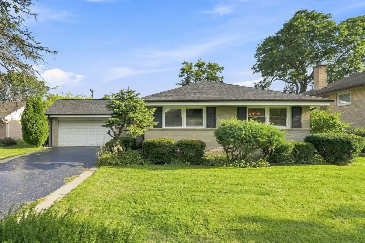 807 E Golfview Drive, Mount Prospect, IL 60056 - #1