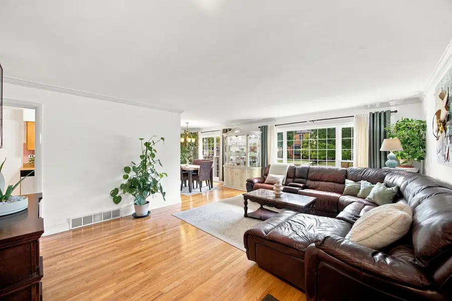 8626 Saint Louis Avenue, Skokie, IL 60076 - #3