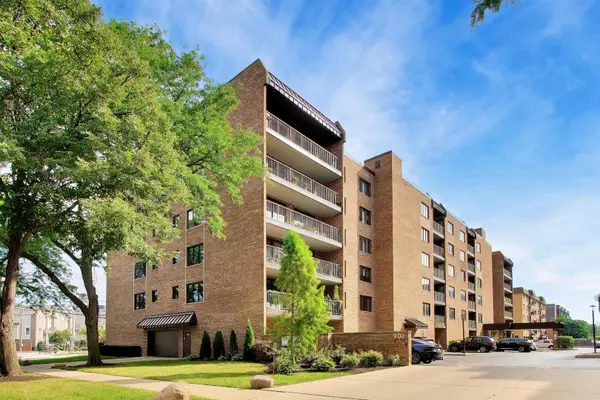 901 Center Street #403, Des Plaines, IL 60016